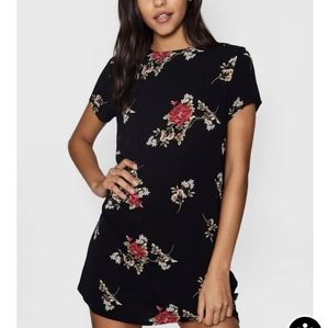 Floral cap sleeved shift dress